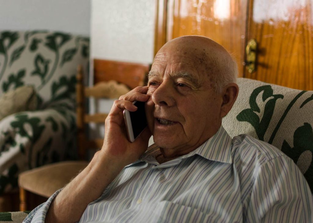 img-bethany-at-home-elderly-man-uses-smart-phone-IT-services